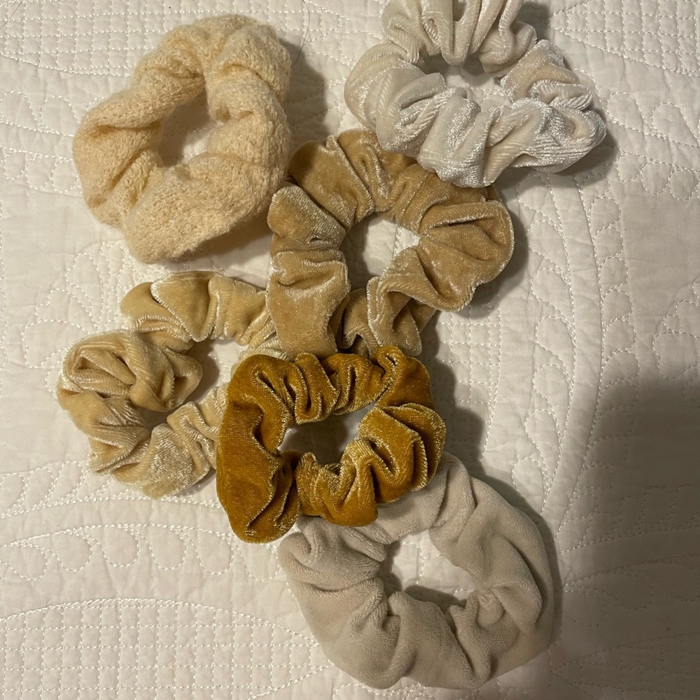 Francesca's Collections Scrunchie Set - Warm Neutrals